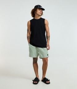 Bermuda com Amarração e Etiqueta Emborrachada