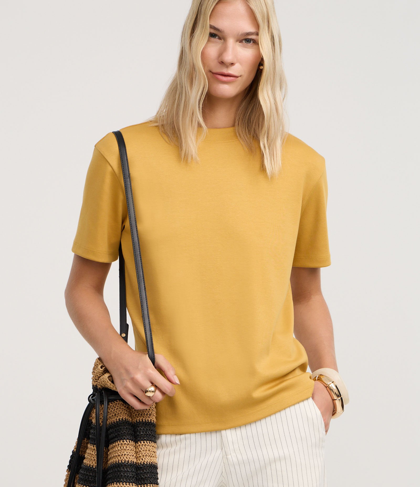 Blusa em Algodão Peruano Interlock com Gola Redonda Amarelo 1