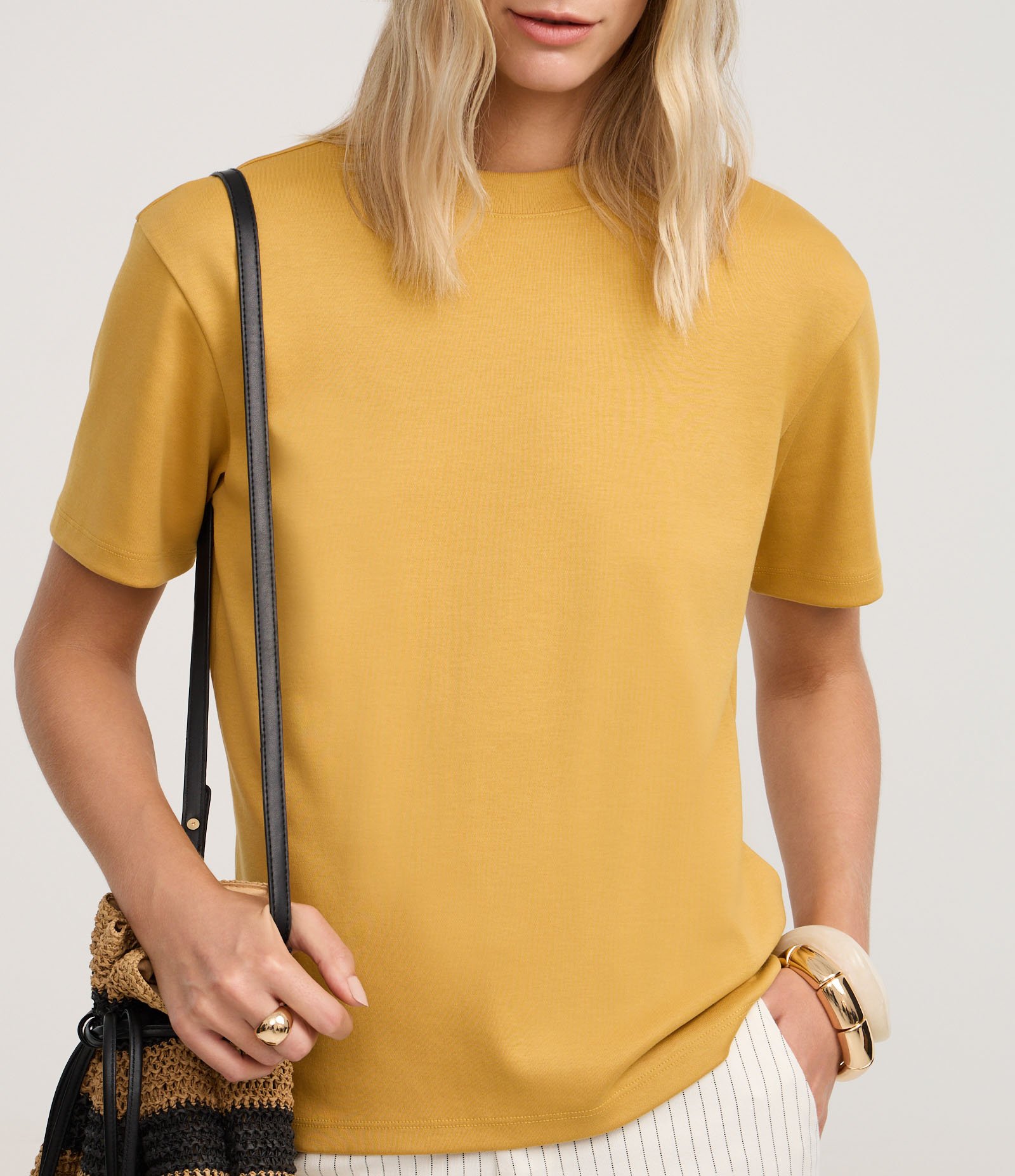 Blusa em Algodão Peruano Interlock com Gola Redonda Amarelo 4