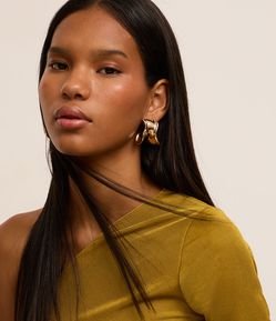 Argola em Metal de Formato Orgânico