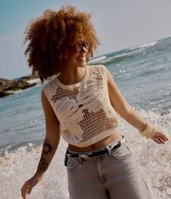 Blusa em Tricô com Ponto Vazado e Bordado Floral