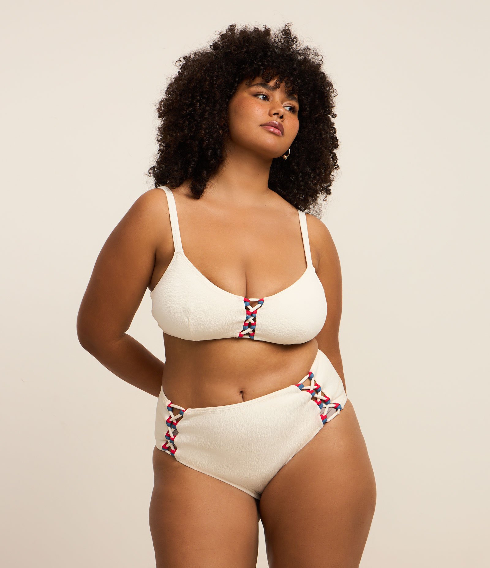 Biquíni Top Triangular em Microfibra Texturizada com  Detalhe Colorido Curve e Plus Size Branco 2