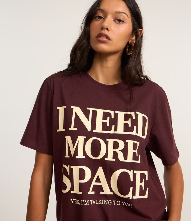 Camiseta Alongada em Algodão com Lettering I Need More Space