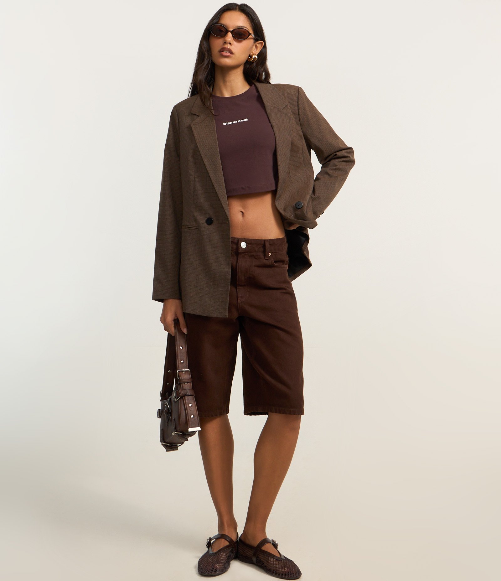 Blusa Baby Look em Algodão com Estampa Hot Person at Work Marrom 2