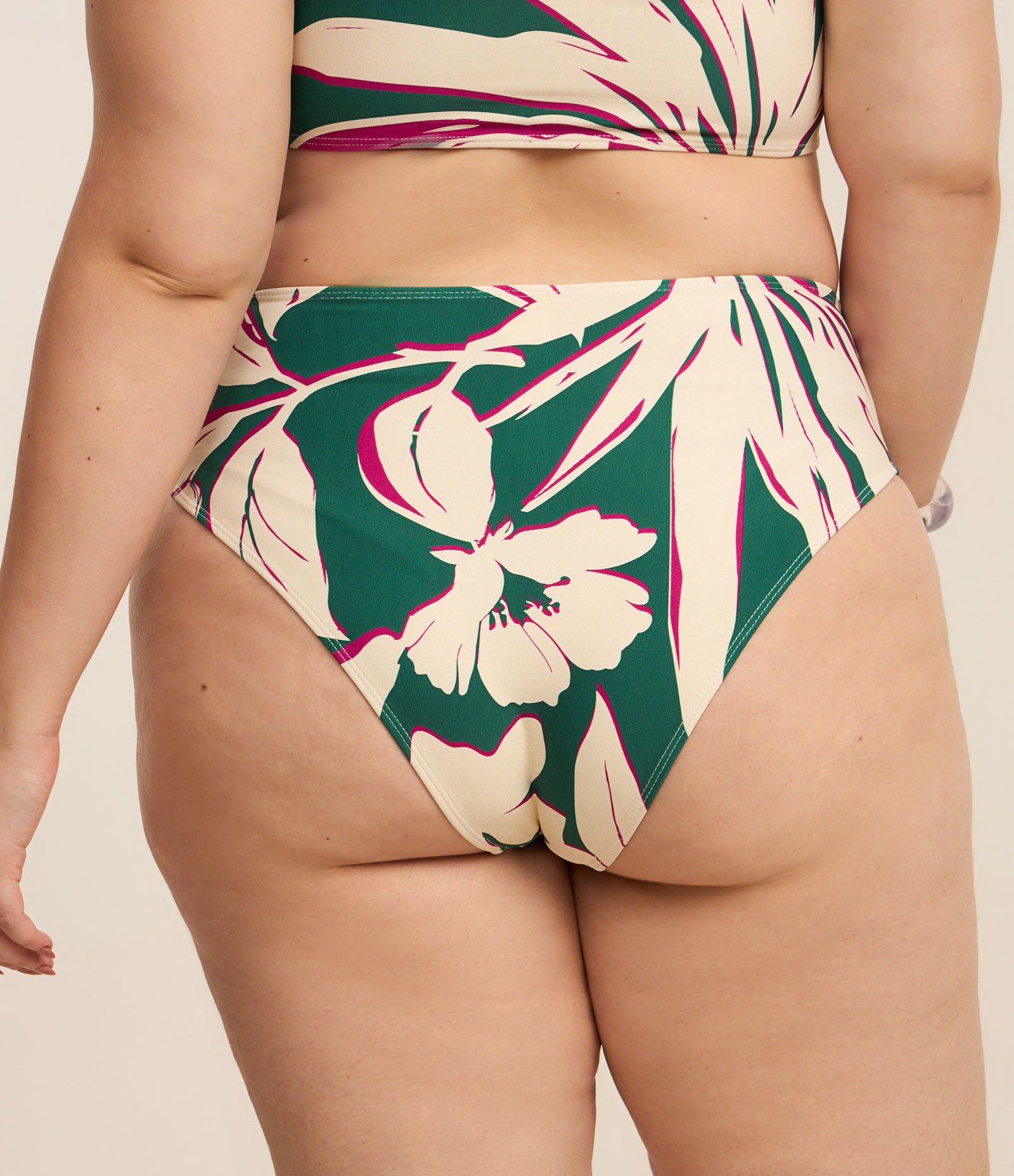 Biquíni Calcinha Hot Pants em Microfibra com Estampa Folhagem e Fio Duplo Curve & Plus Size Verde 4