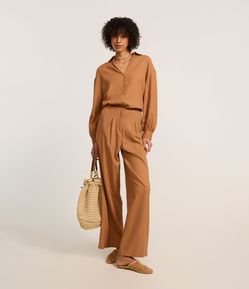 Calça Reta em Viscolinho com Pregas