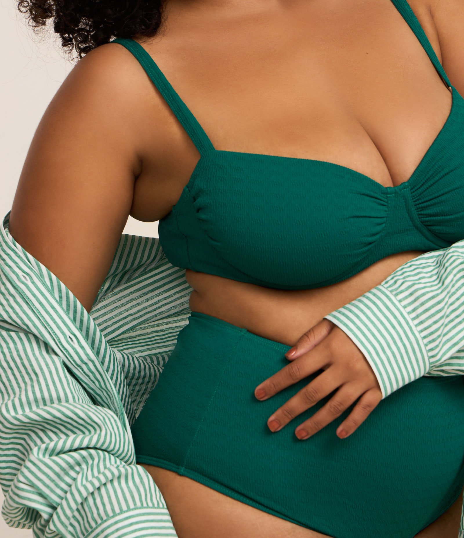Biquíni Top Meia Taça em Microfibra Texturizada com Franzido Curve & Plus Size Verde 4