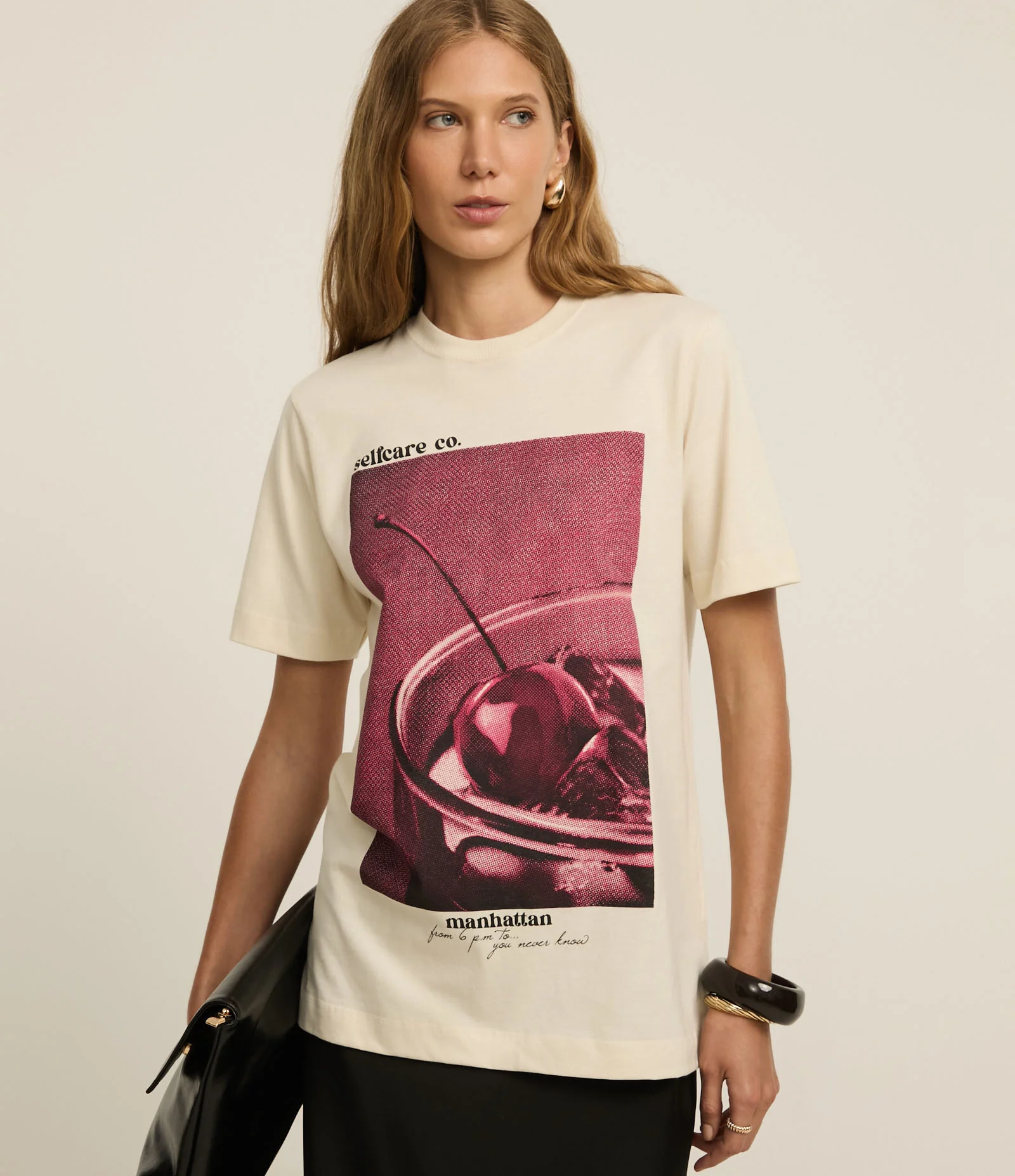 Camiseta em Algodão com Estampa Drink de Cereja Bege 2