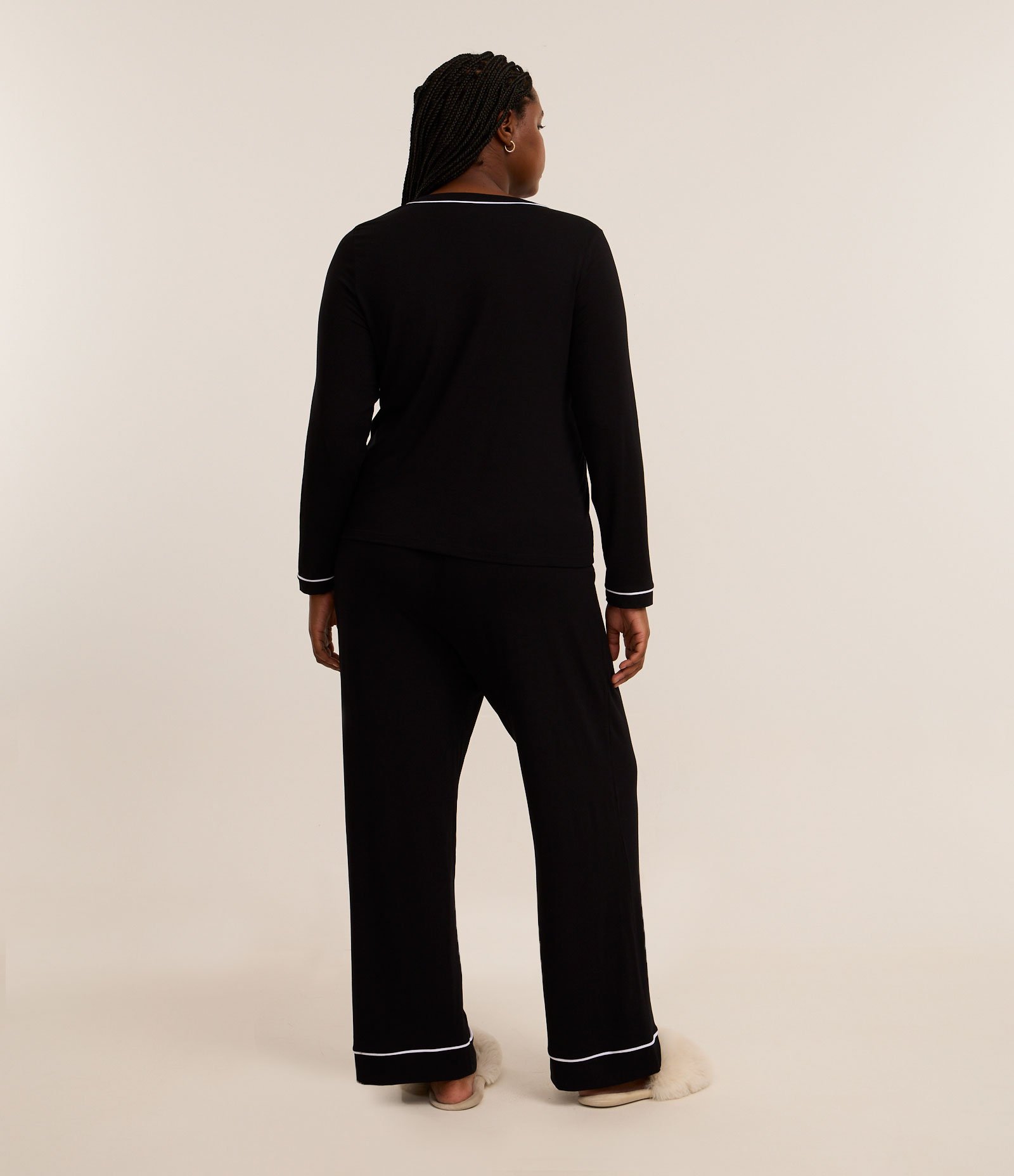 Pijama Longo Viscolycra Detalhes de Listras Curve & Plus Size Preto 4