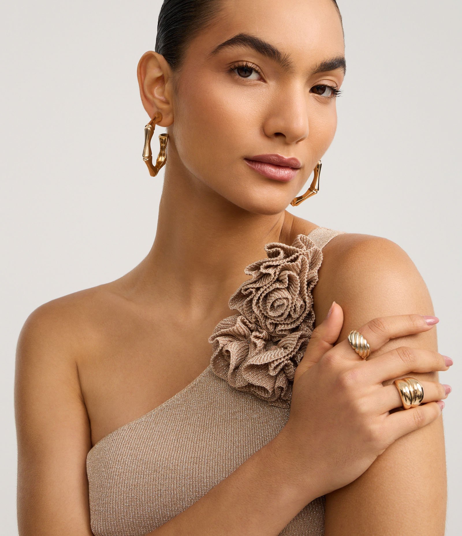 Blusa Ombro Só em Tricô com Flor no Ombro Bege 3