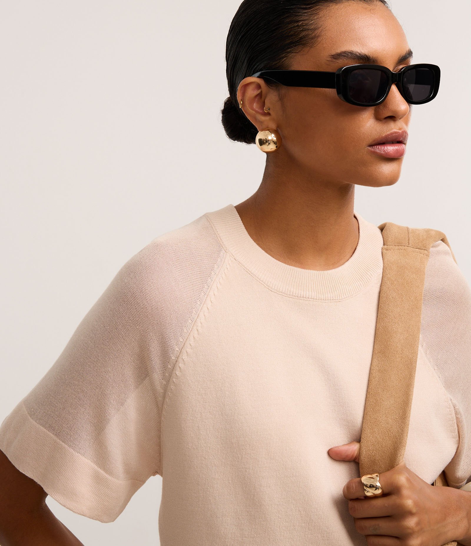 Blusa em Tricô com Cava Raglan e Manga Transparente Bege 4