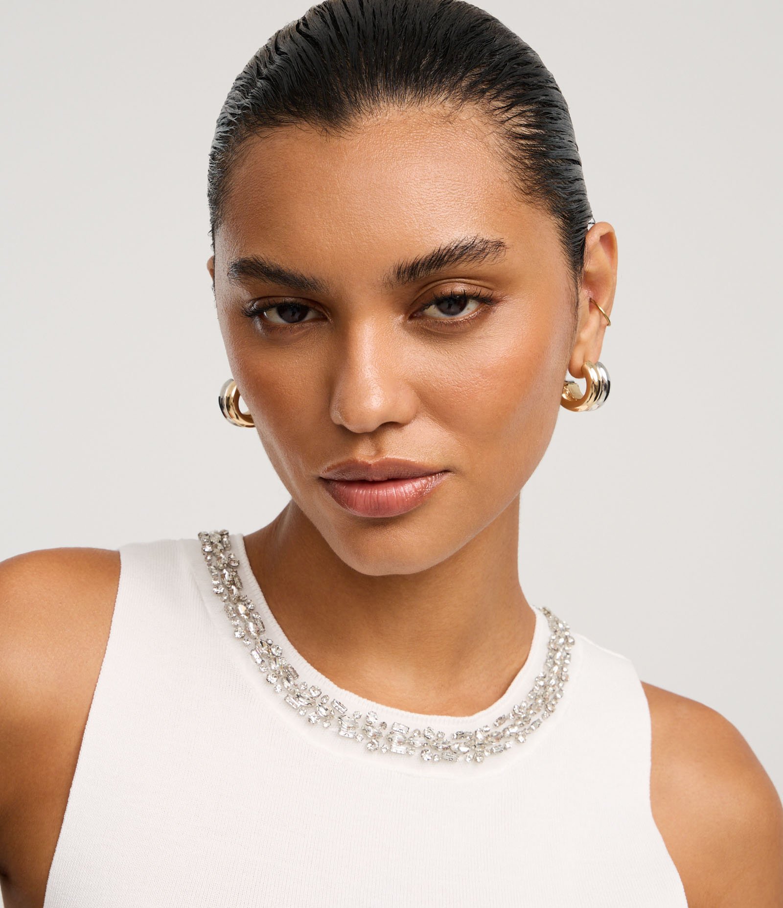 Blusa Canelada em Tricô com Colar de Strass na Gola Branco 3