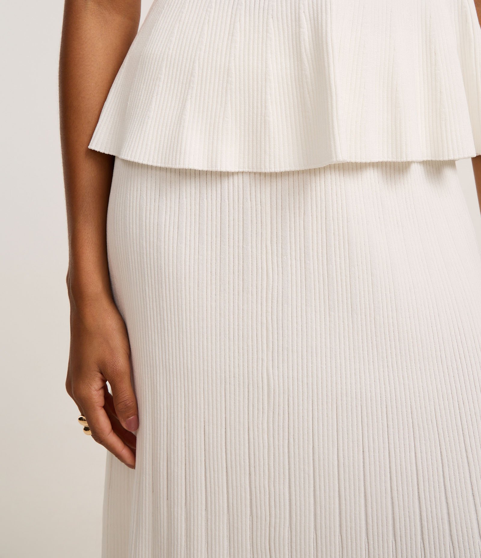 Saia Evasê Midi em Tricô com Elástico no Cós Off White 4