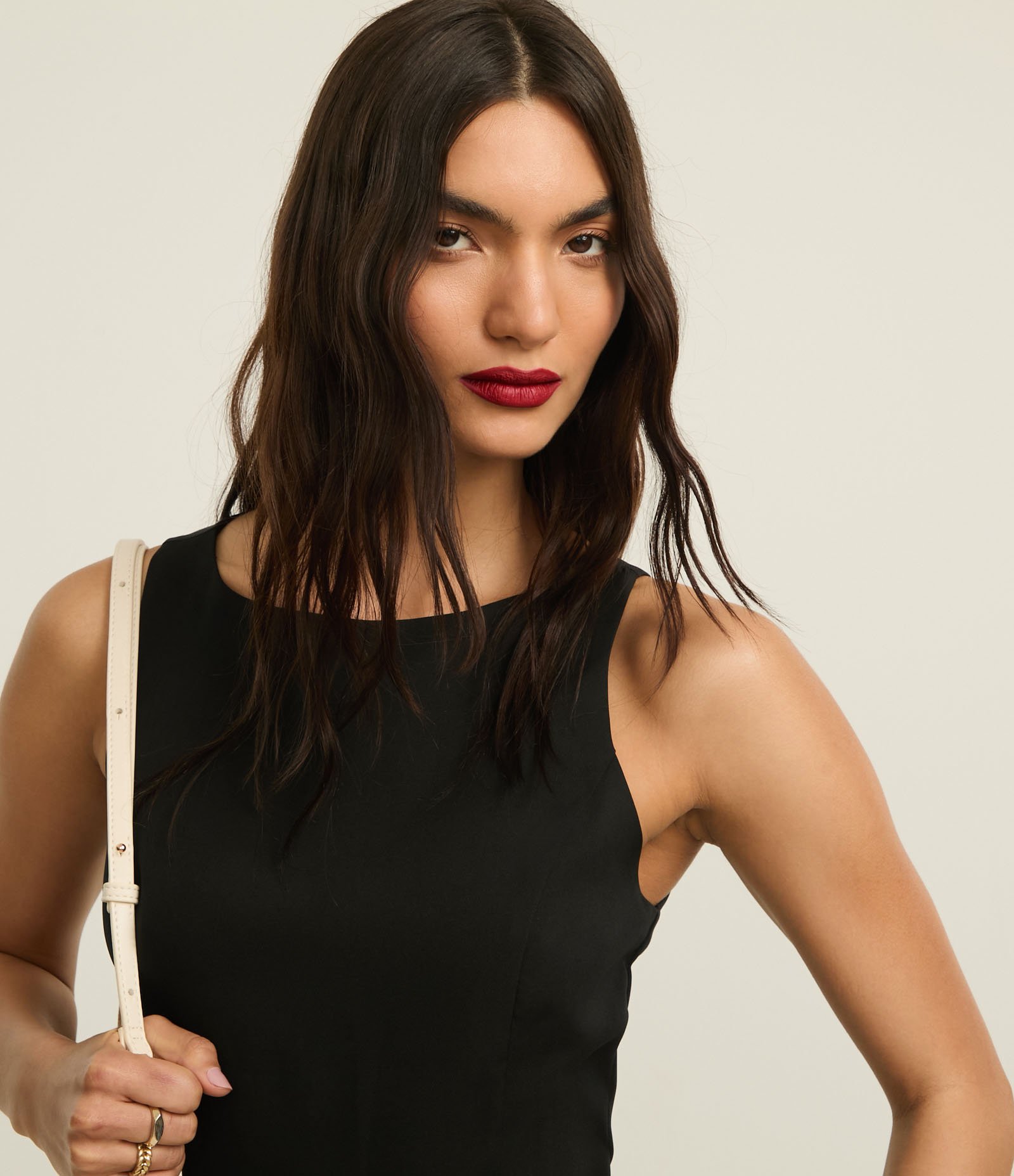 Vestido Evasê Curto em Crepe com Pences e Pregas Amplas Preto 3