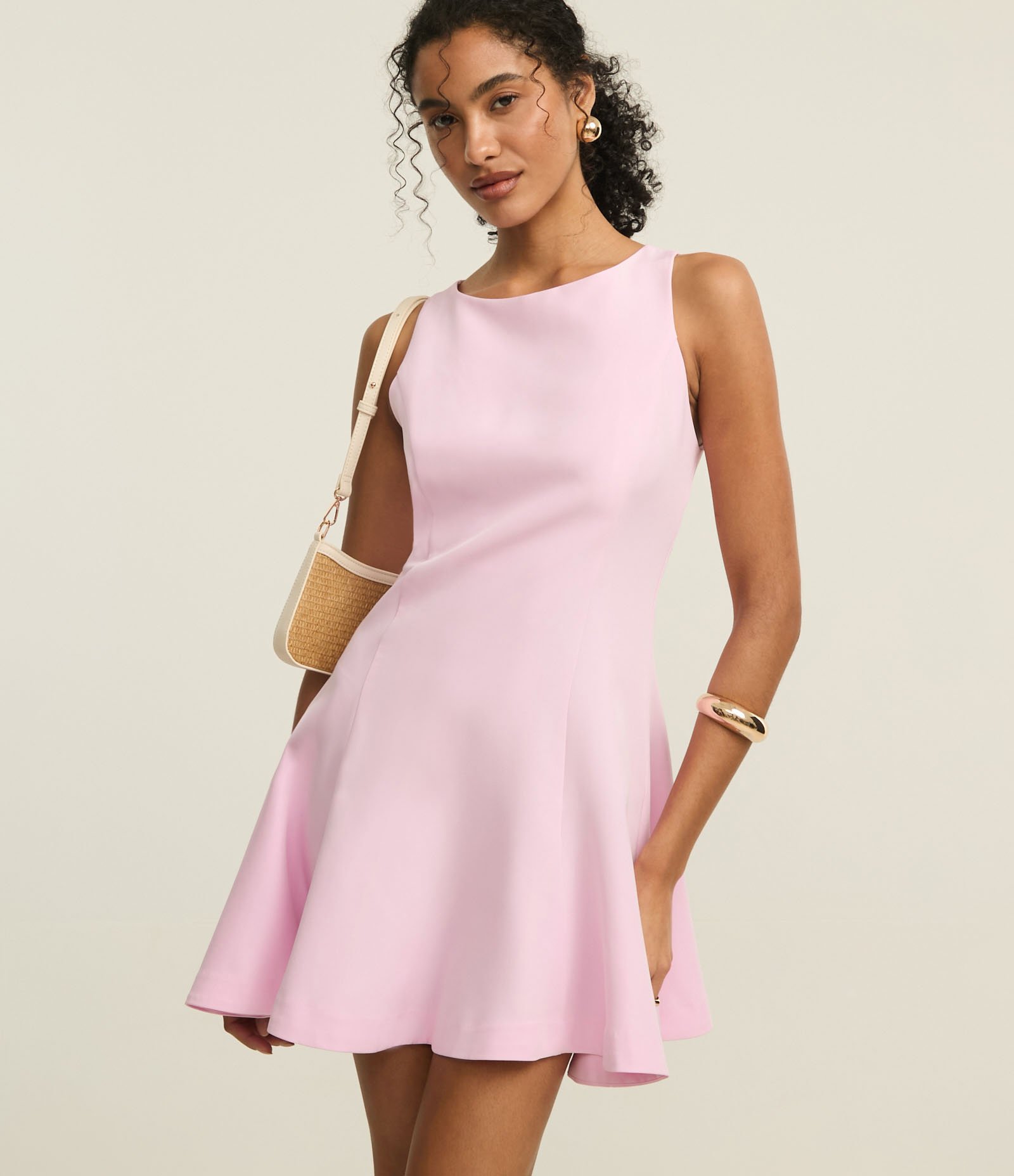 Vestido Evasê Curto em Crepe com Pences e Pregas Amplas Rosa 1
