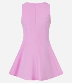 Vestido Evasê Curto em Crepe com Pences e Pregas Amplas