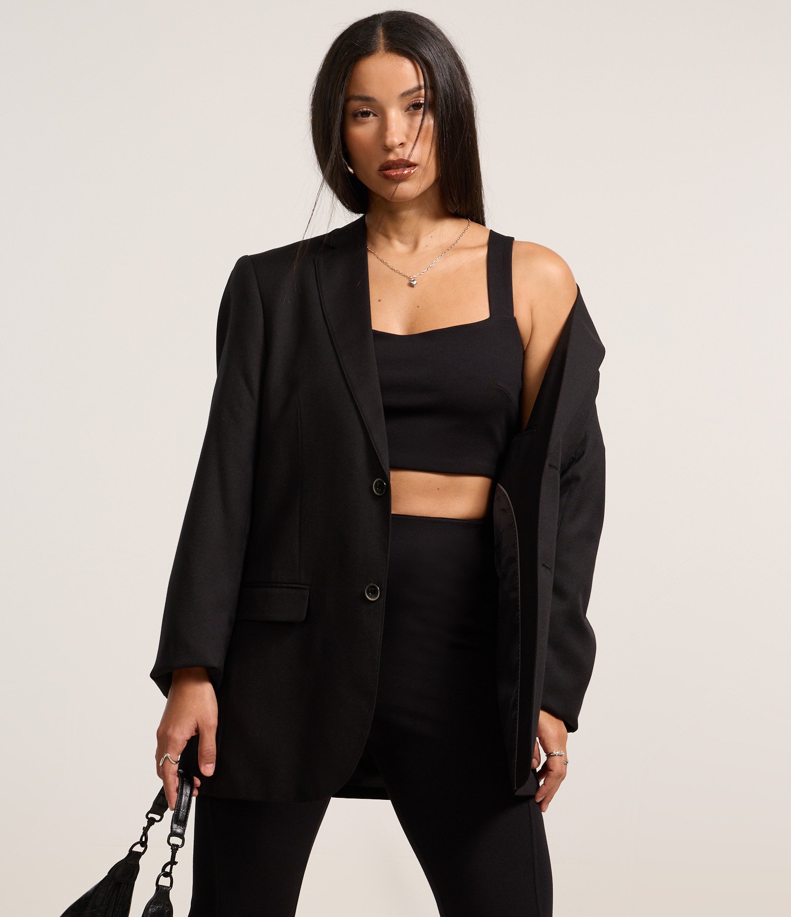 Blusa Cropped em Ponto Roma com Recorte Vazado nas Costas Preto 3