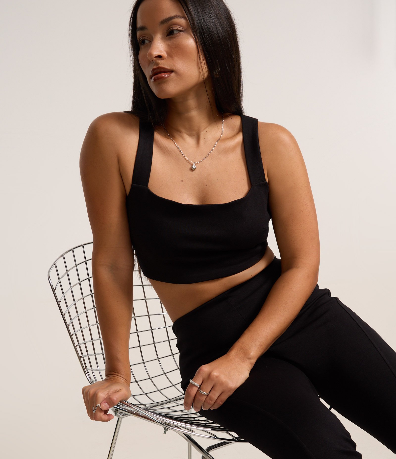 Blusa Cropped em Ponto Roma com Recorte Vazado nas Costas Preto 6