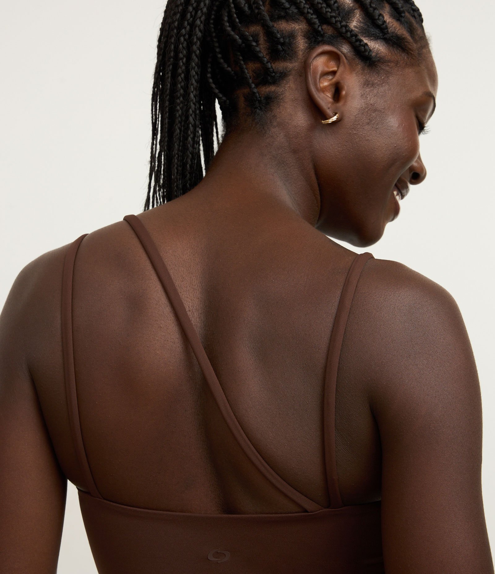 Macaquinho Esportivo em Microfibra com Cutout e Alças Diferenciadas Marrom 3