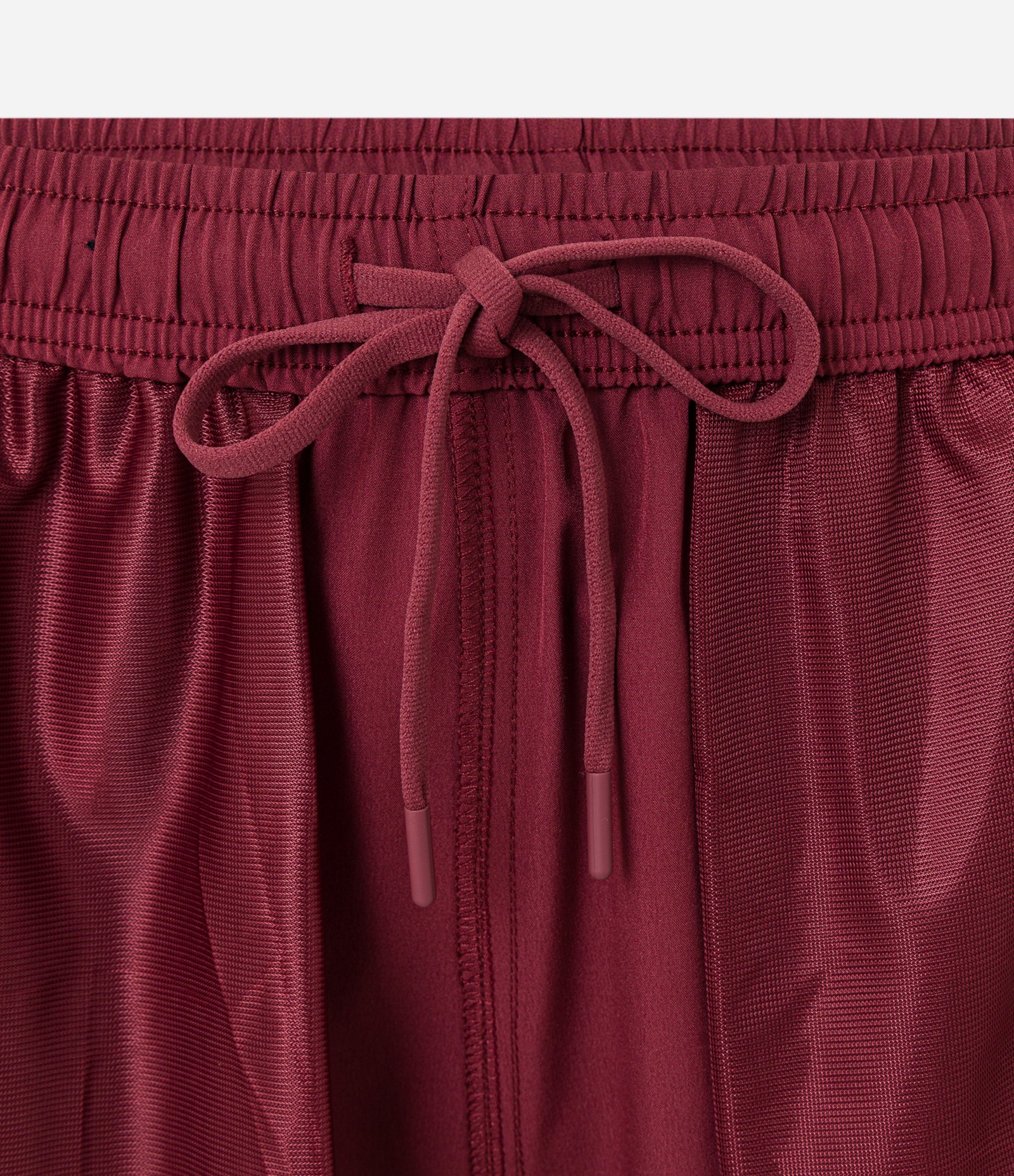 Bermuda Esportiva com Laser Cut e Bolsos com Zíper Vermelho 2