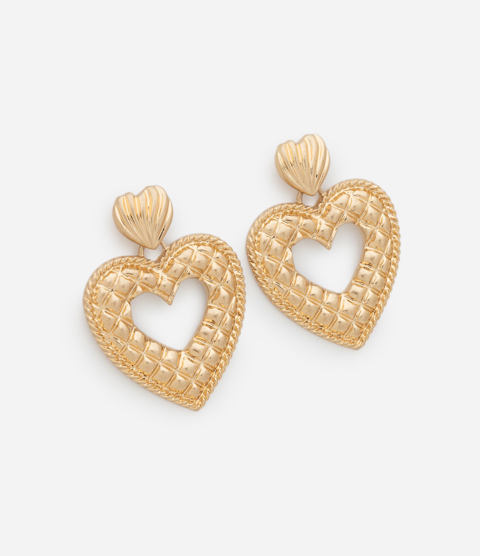 Brinco Médio em Metal com Pingente Coração Dourado 3