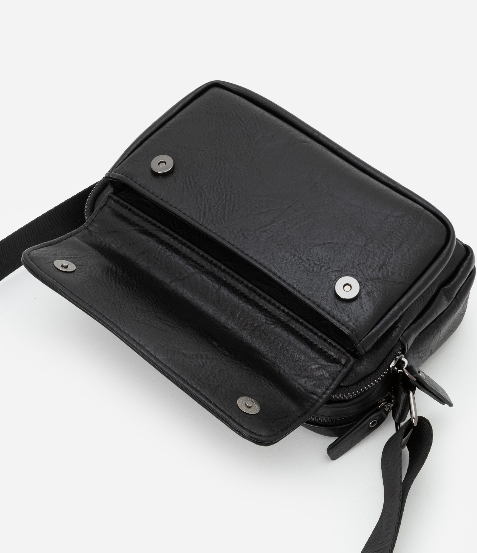 Bolsa Shoulder Bag em PU com Bolso Flap Preto 13