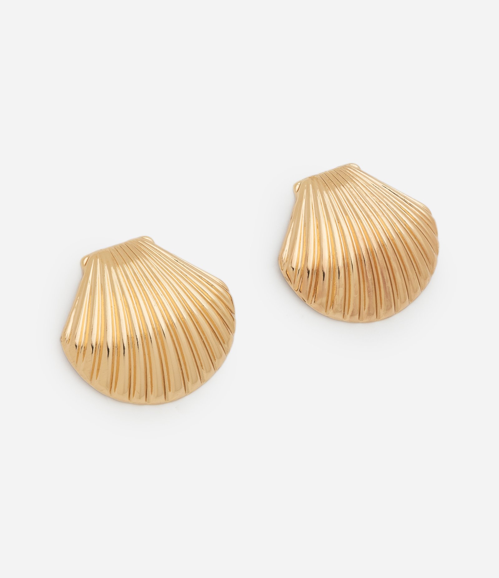 Brinco Médio de Concha Dourado 2
