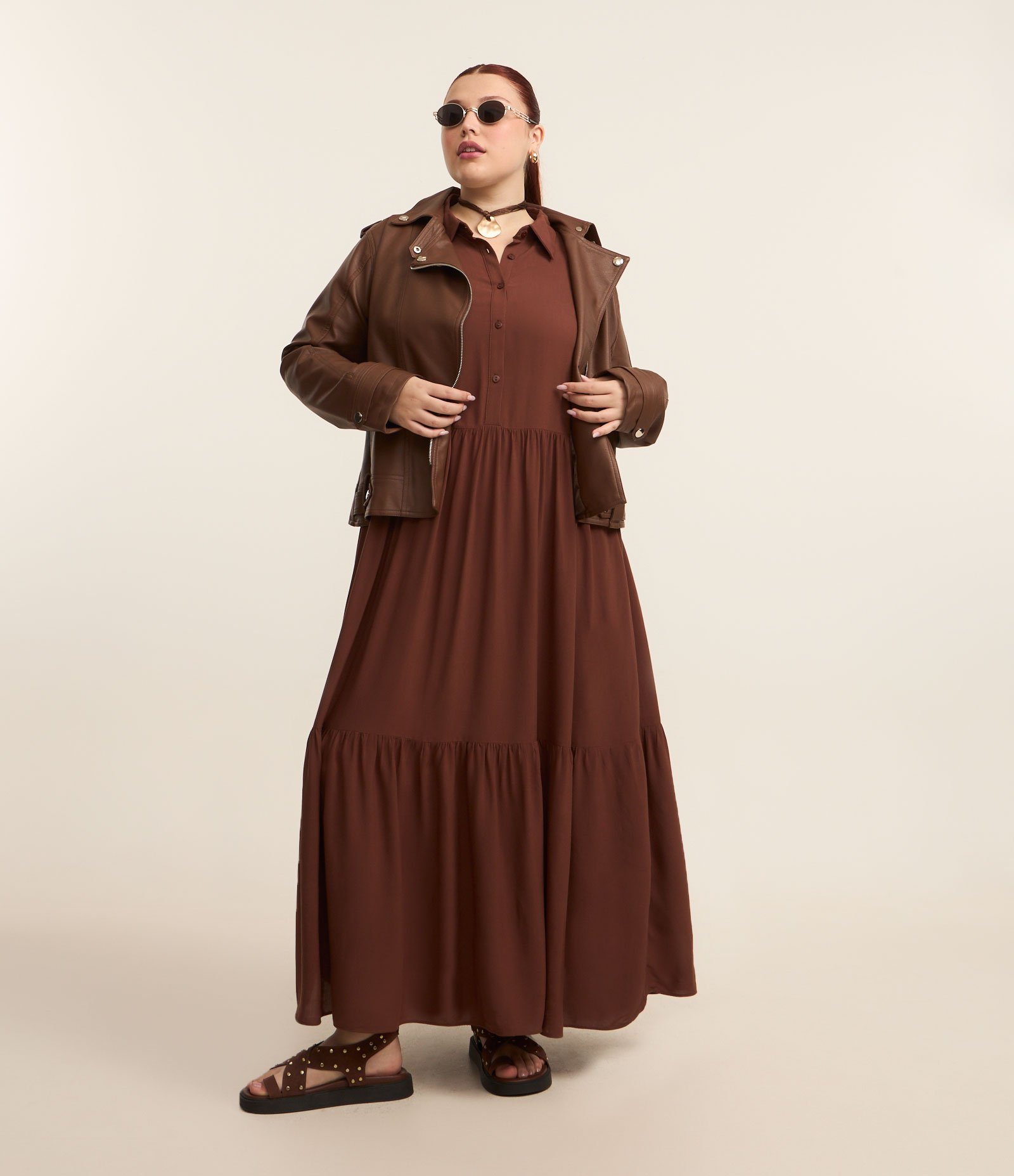 Vestido Midi em Viscose com Botões e Marias na Saia Curve & Plus Size Marrom 1