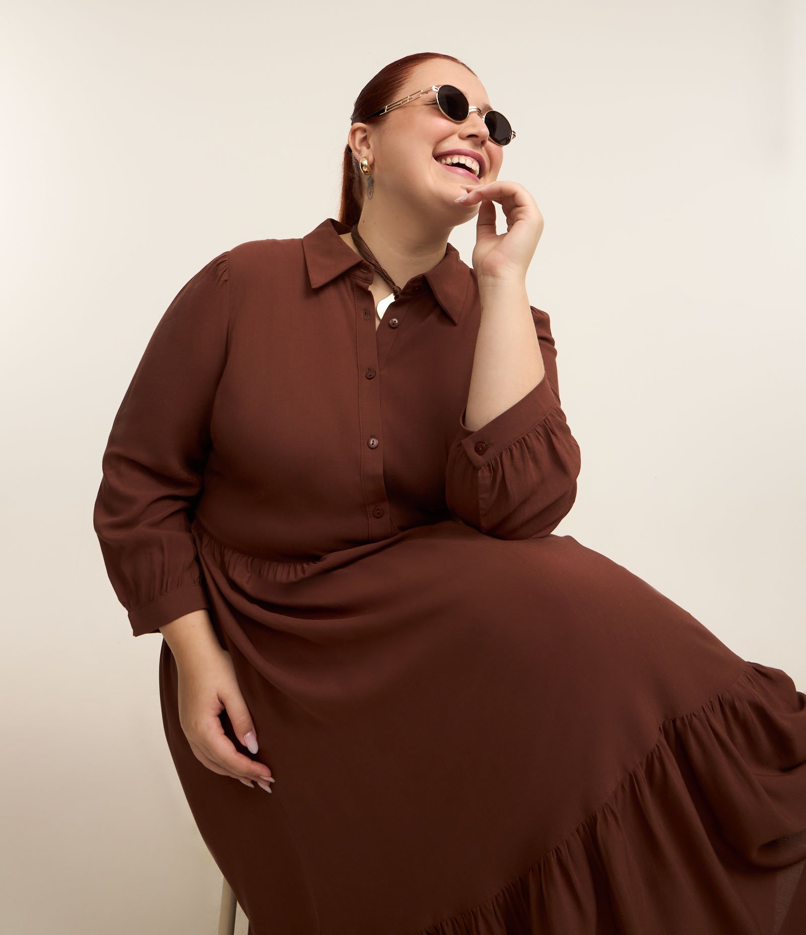 Vestido Midi em Viscose com Botões e Marias na Saia Curve & Plus Size Marrom 2