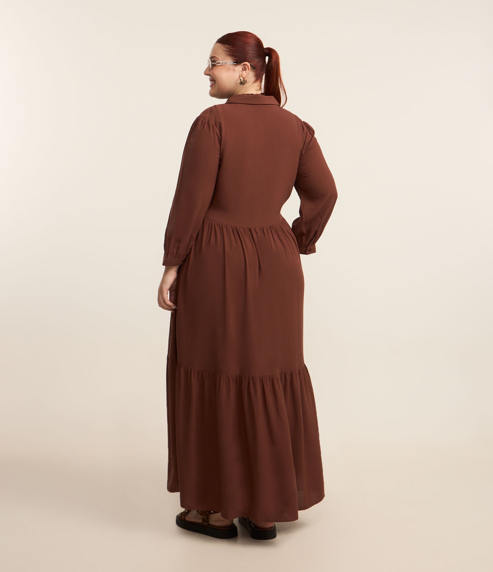 Vestido Midi em Viscose com Botões e Marias na Saia Curve & Plus Size Marrom 3