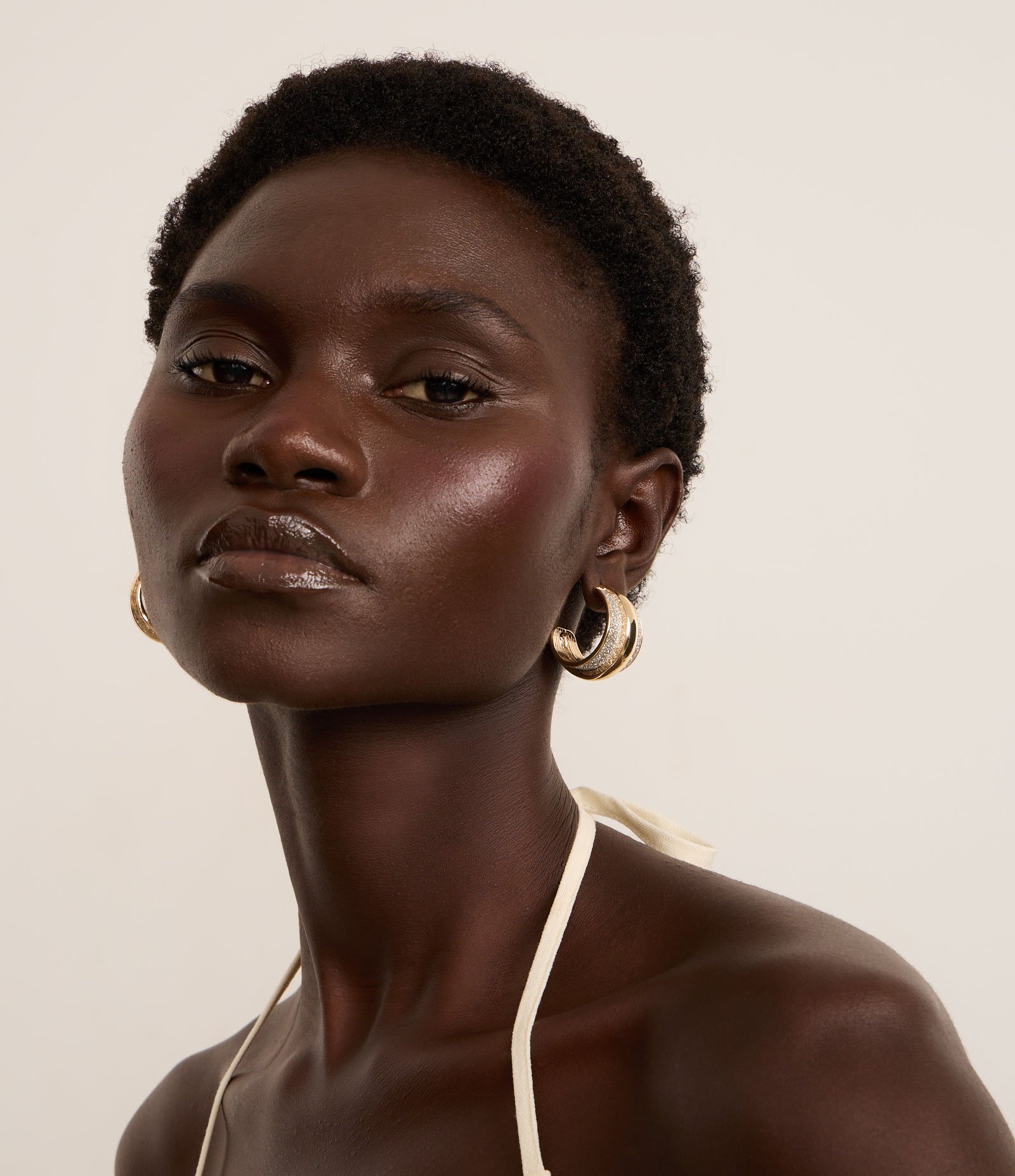 Brinco Argola com Revestimento Brilhante Dourado 4