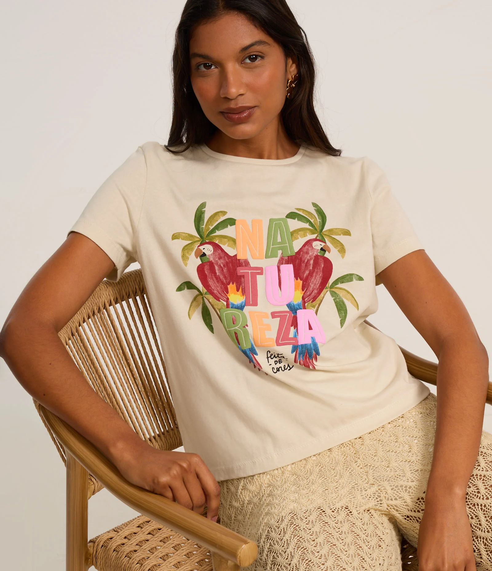Camiseta em Algodão com Estampa Tropical Natureza Bege 1
