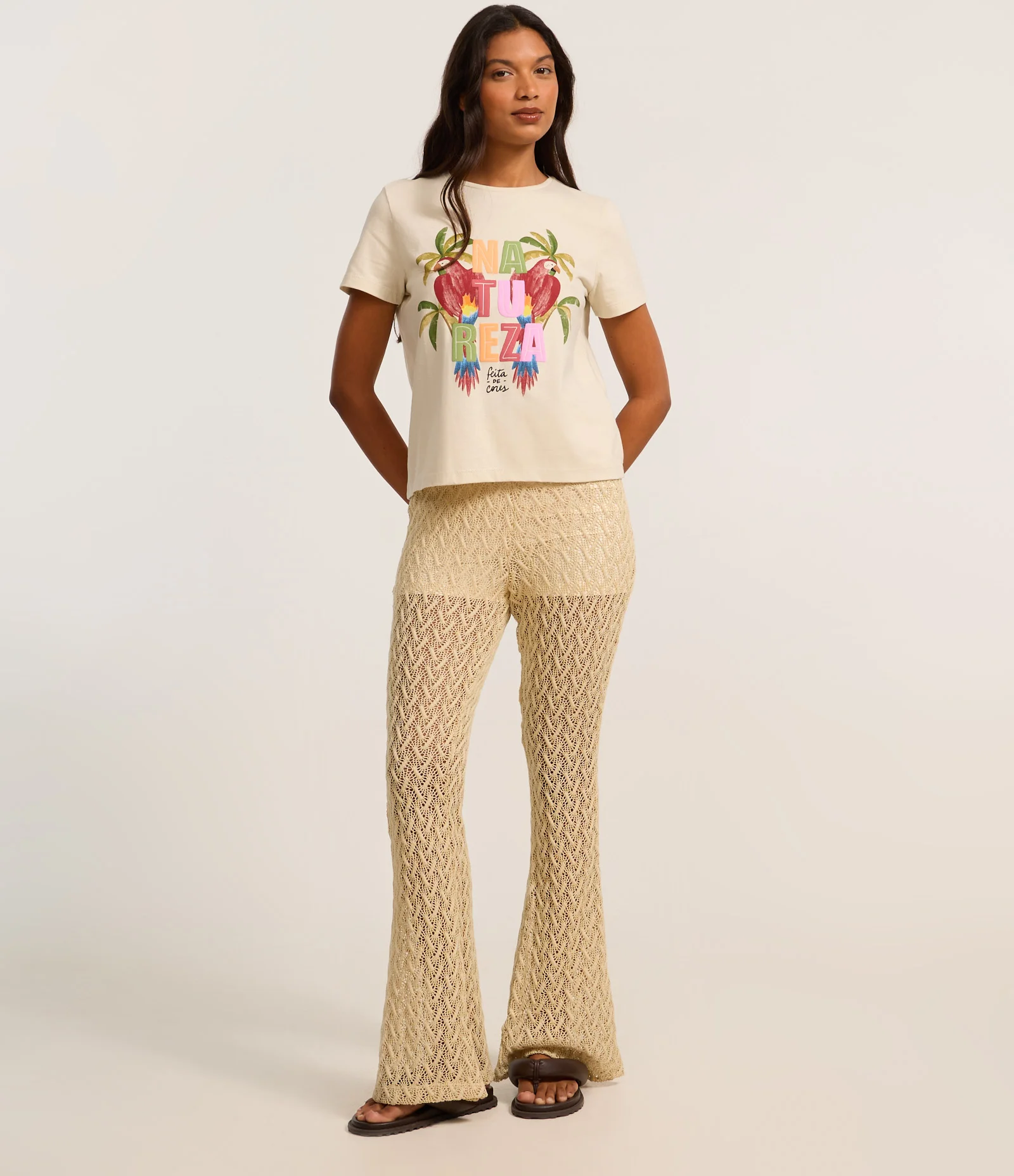 Camiseta em Algodão com Estampa Tropical Natureza Bege 2