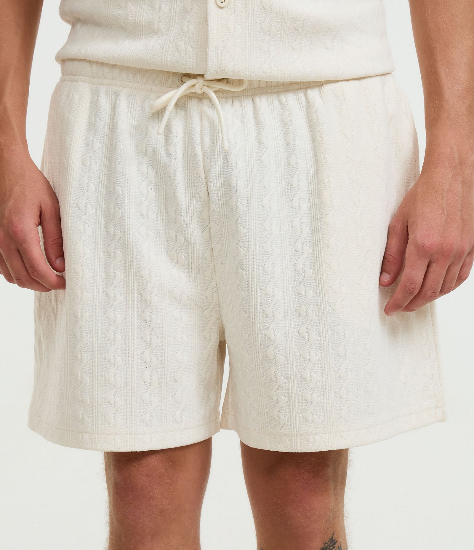 Bermuda em Jacquard Texturizada Off White 2