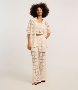 Calça Reta Cintura Alta em Cambraia com Efeito Crochê