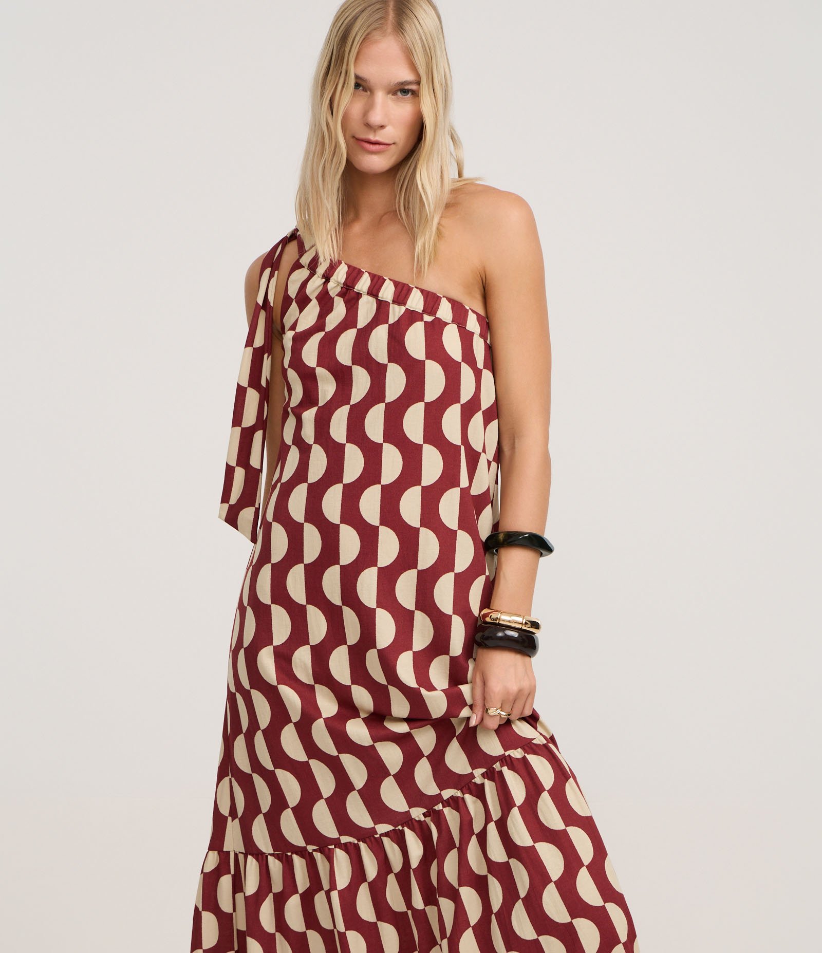 Vestido Long Midi Ombro Só em Orly com Estampa Geométrica Vermelho/Branco 1