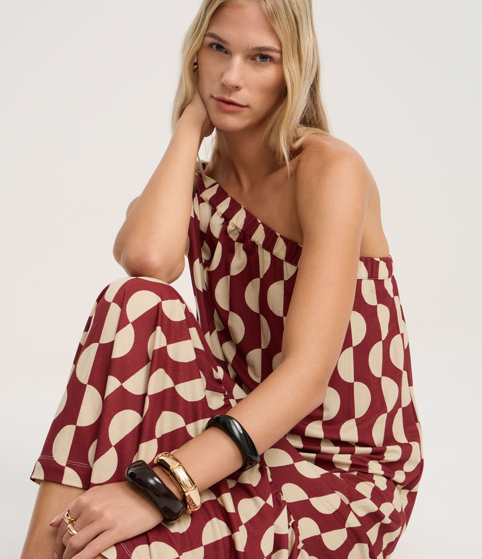 Vestido Long Midi Ombro Só em Orly com Estampa Geométrica Vermelho/Branco 5