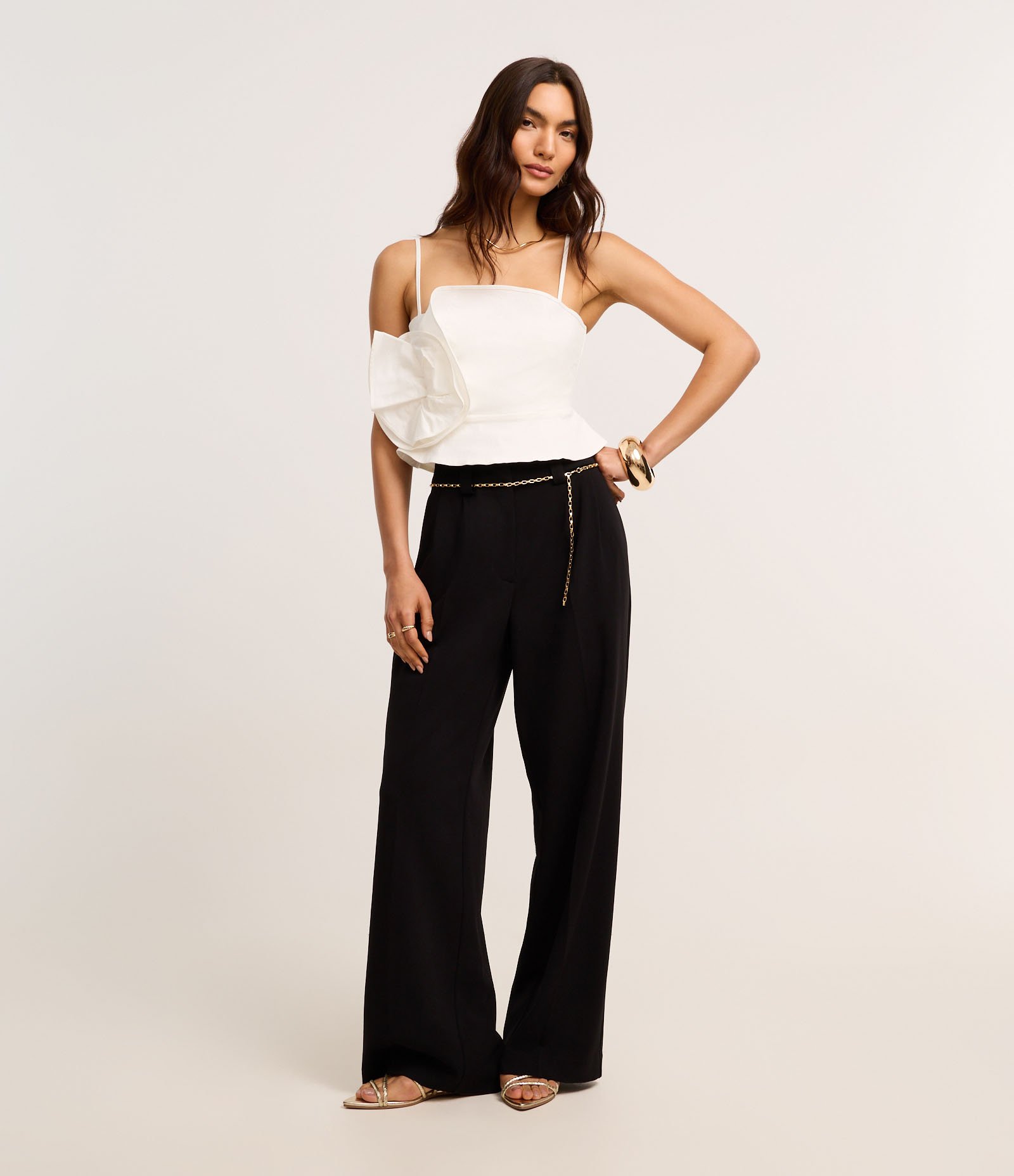 Blusa Peplum Cropped em Bengaline com Flor de Tecido Off White 2