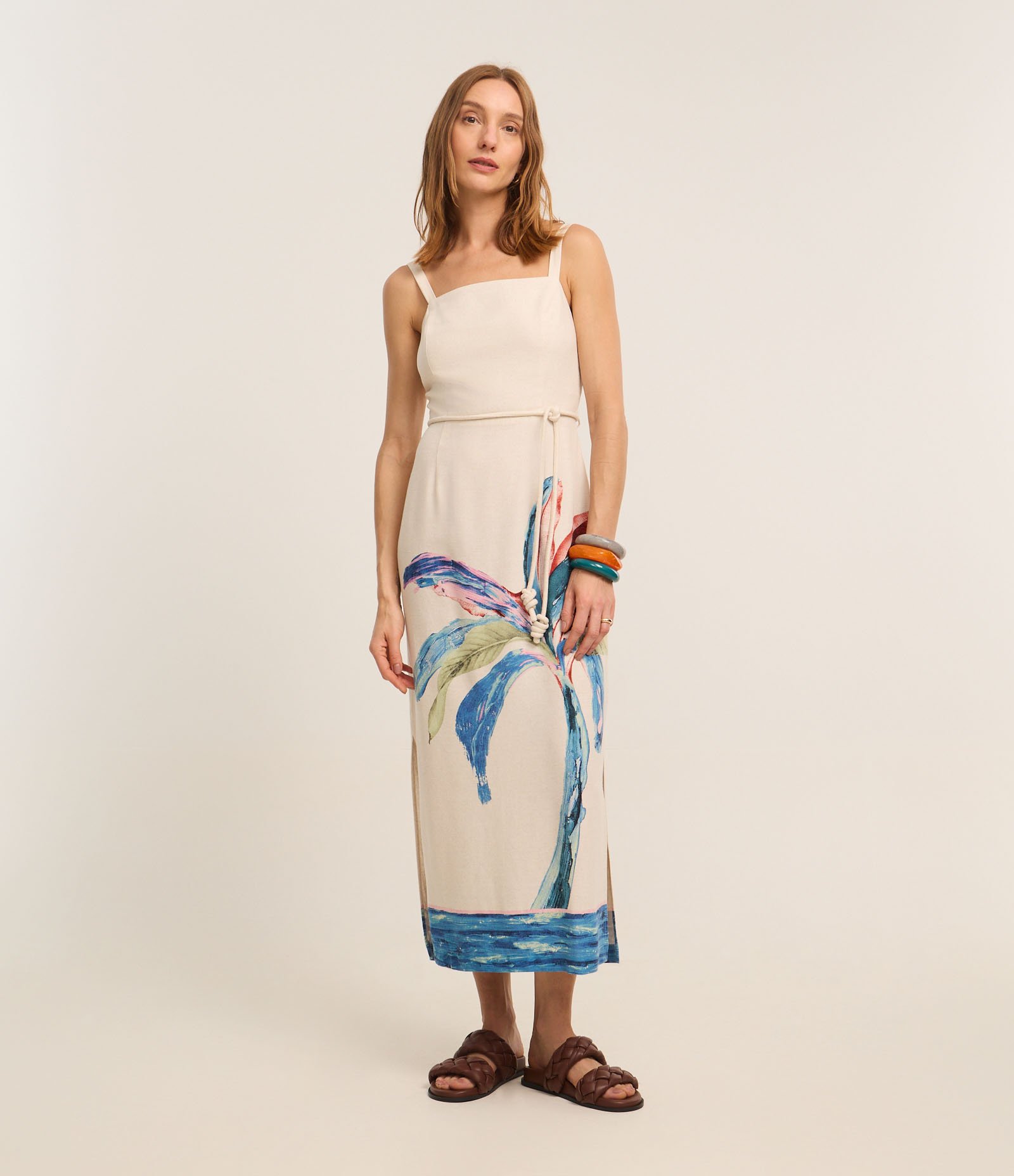 Vestido Evasê em Viscolinho com Estampa Folhagem Aquarelada Bege 1