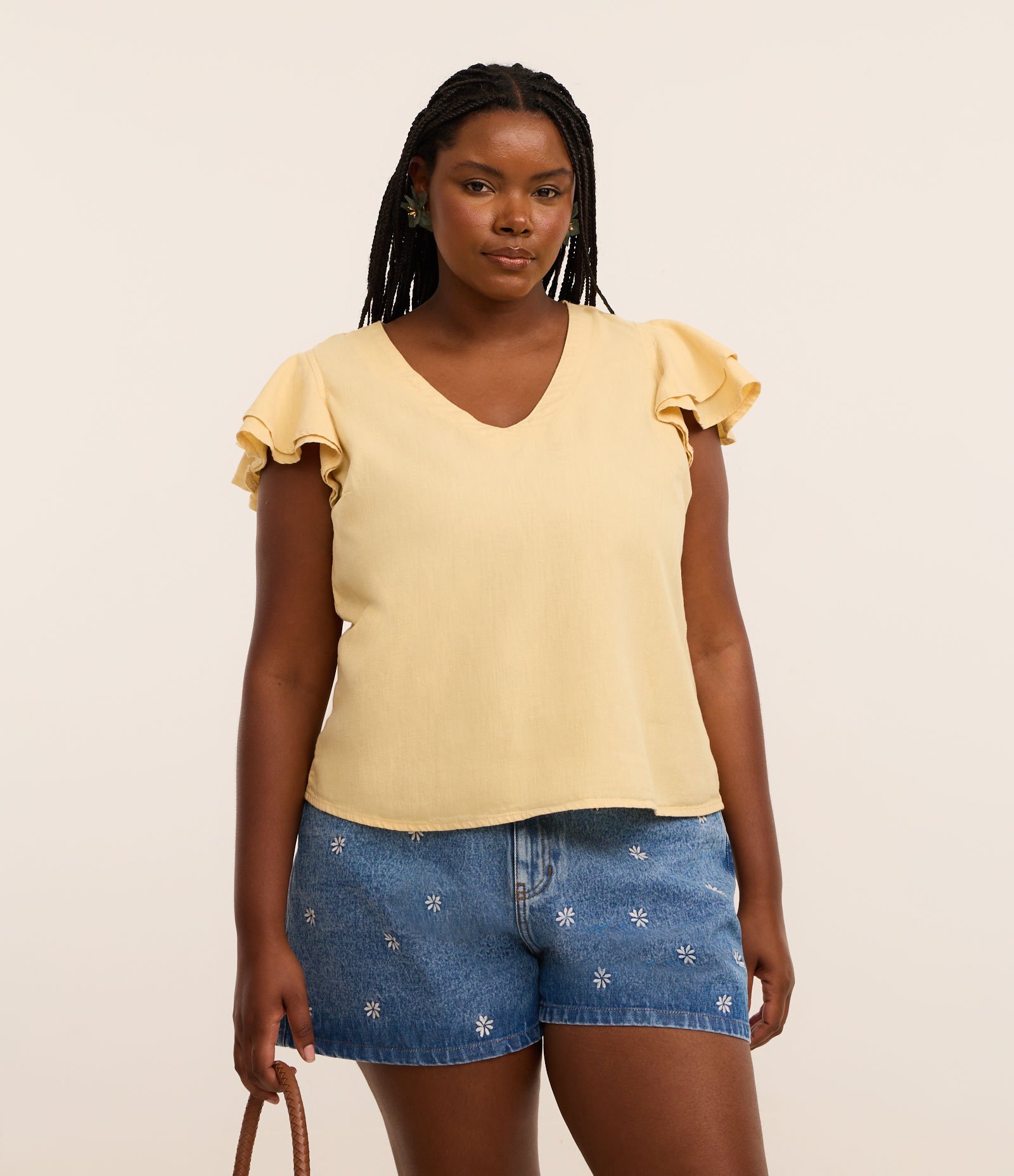 Blusa Evasê em Sarja com Manga Dupla Amarale Manteiga 1