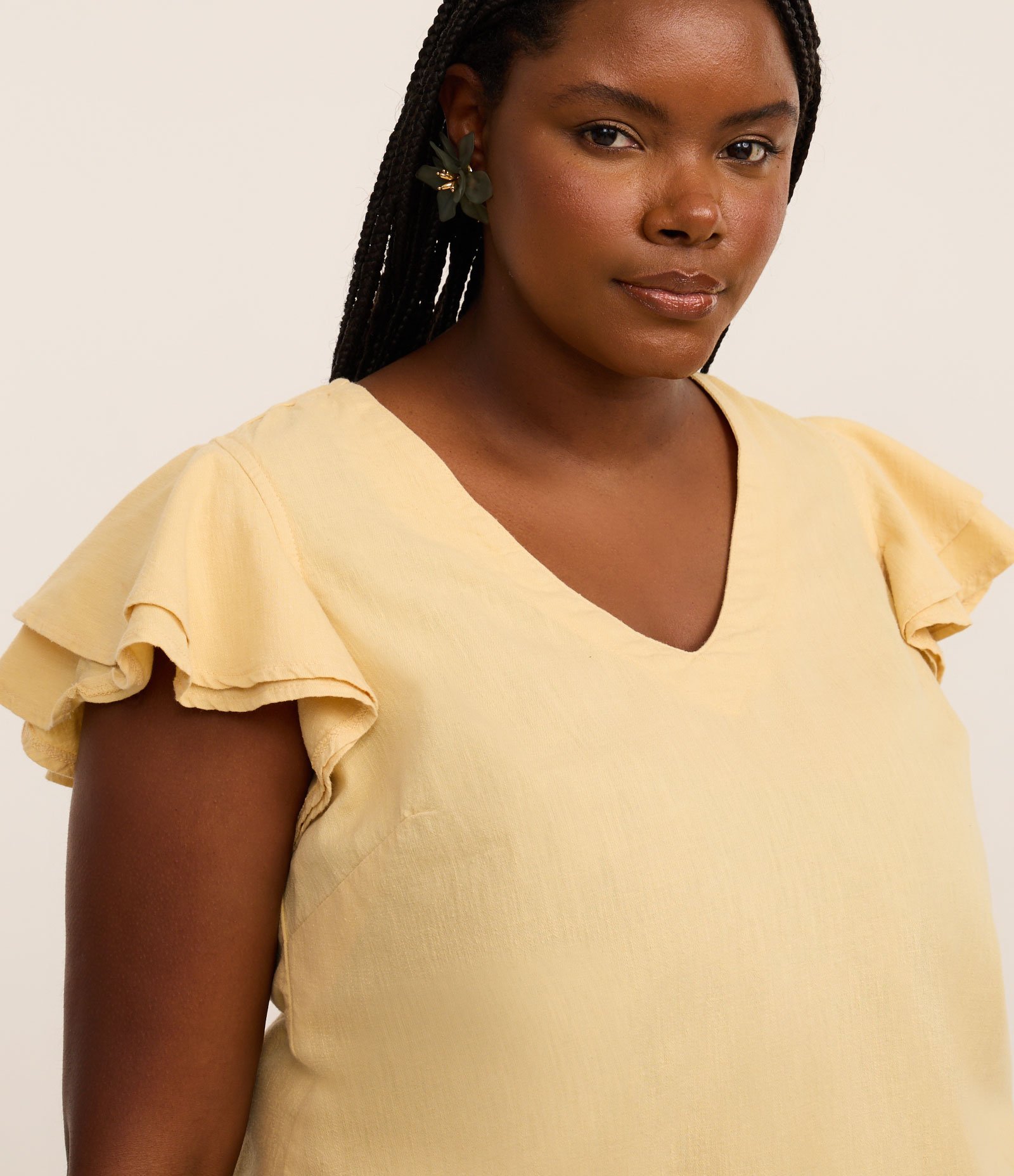 Blusa Evasê em Sarja com Manga Dupla Amarale Manteiga 3