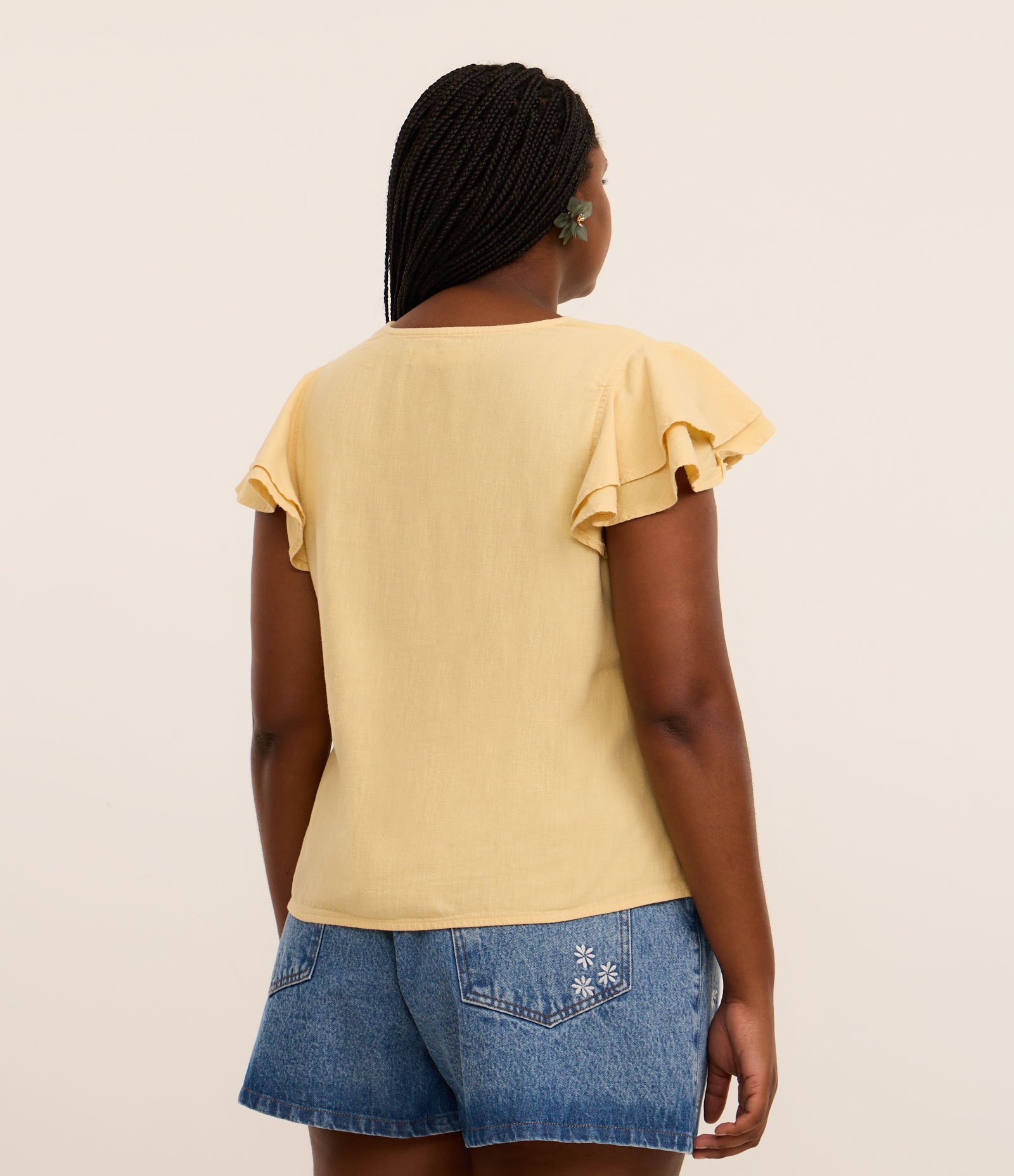 Blusa Evasê em Sarja com Manga Dupla Amarale Manteiga 4