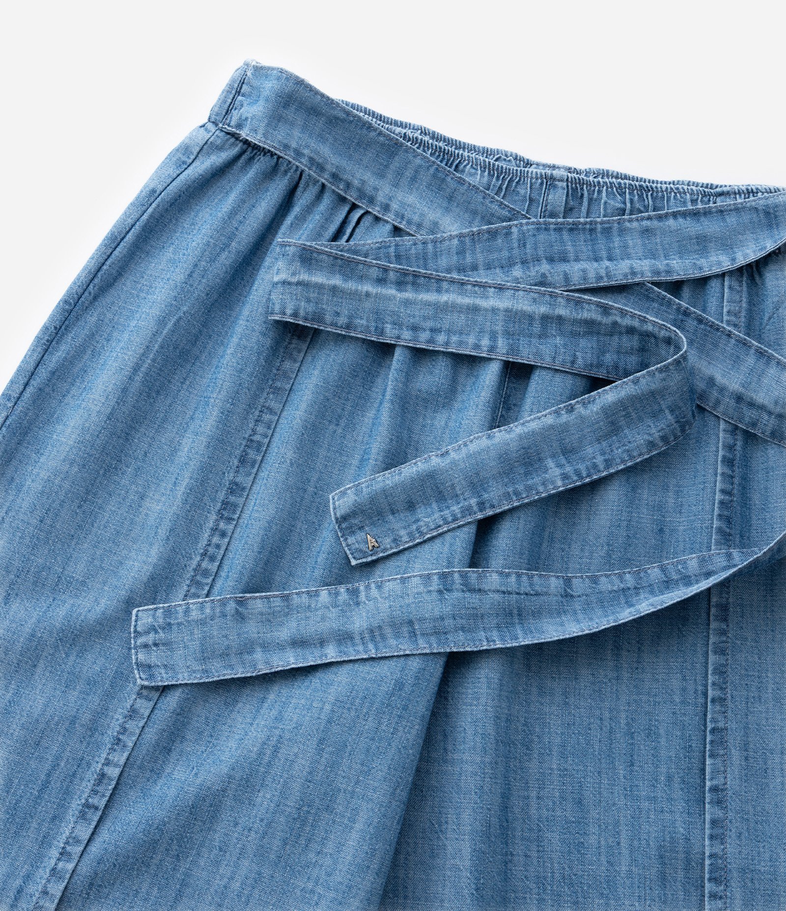 Calça Pantacourt em Jeans com Sobreposição Curve & Plus Size Azul 9