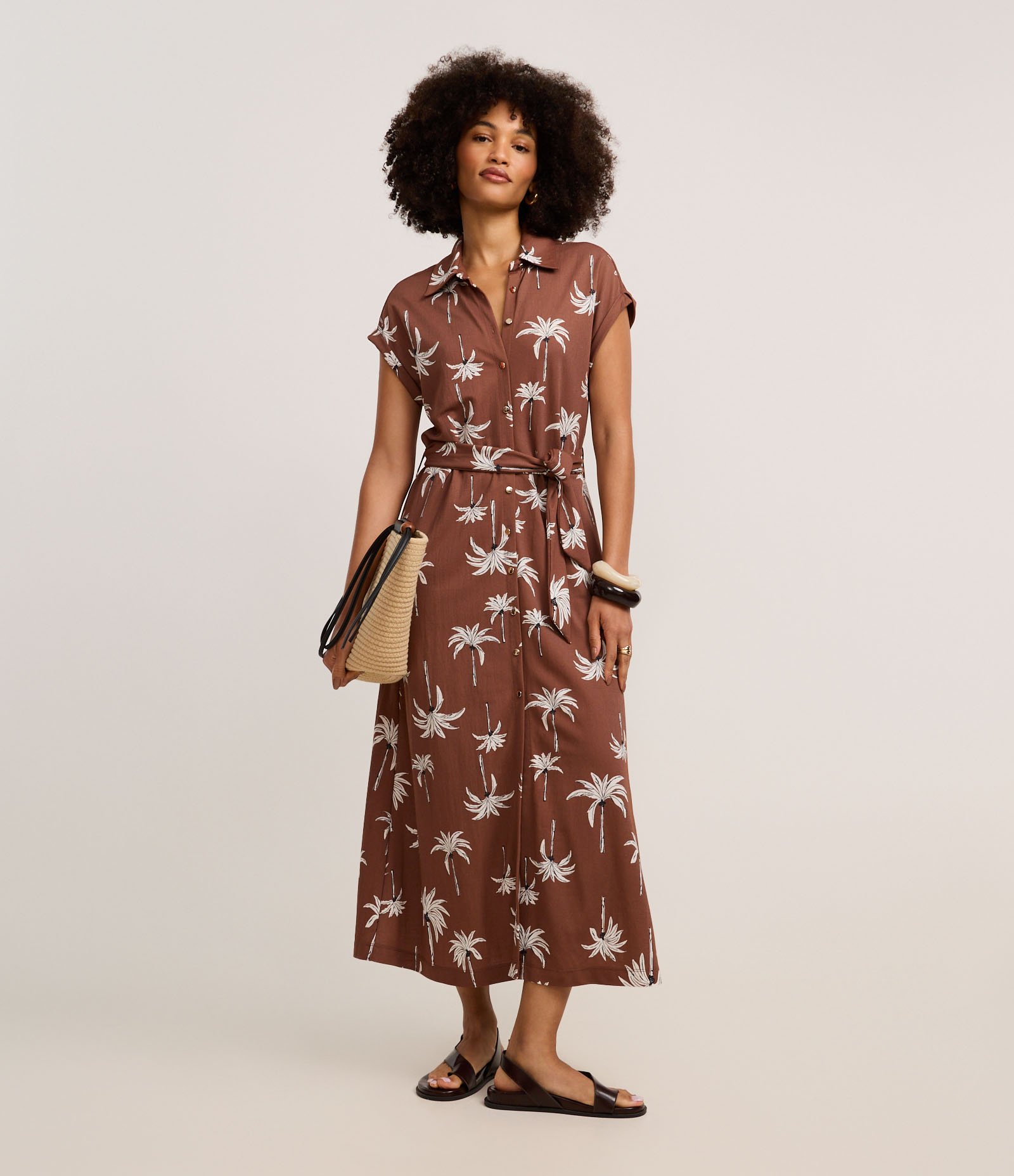 Vestido Chemise New Midi  em Viscose com Estampa Coqueiros Marrom 1