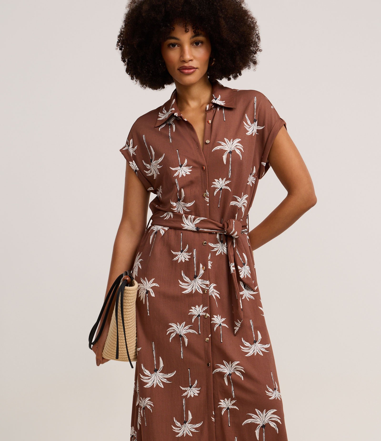 Vestido Chemise New Midi  em Viscose com Estampa Coqueiros Marrom 2