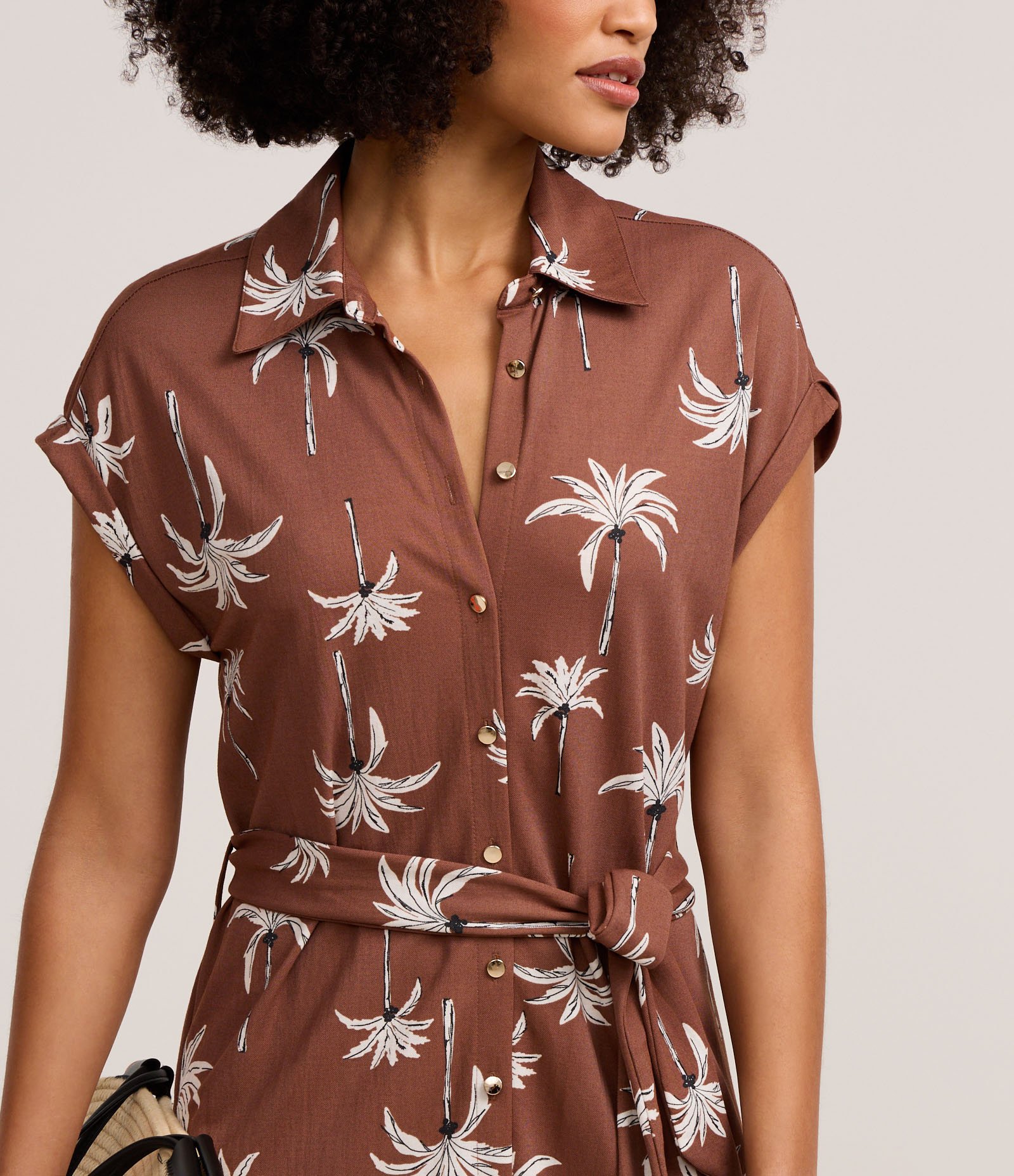 Vestido Chemise New Midi  em Viscose com Estampa Coqueiros Marrom 5