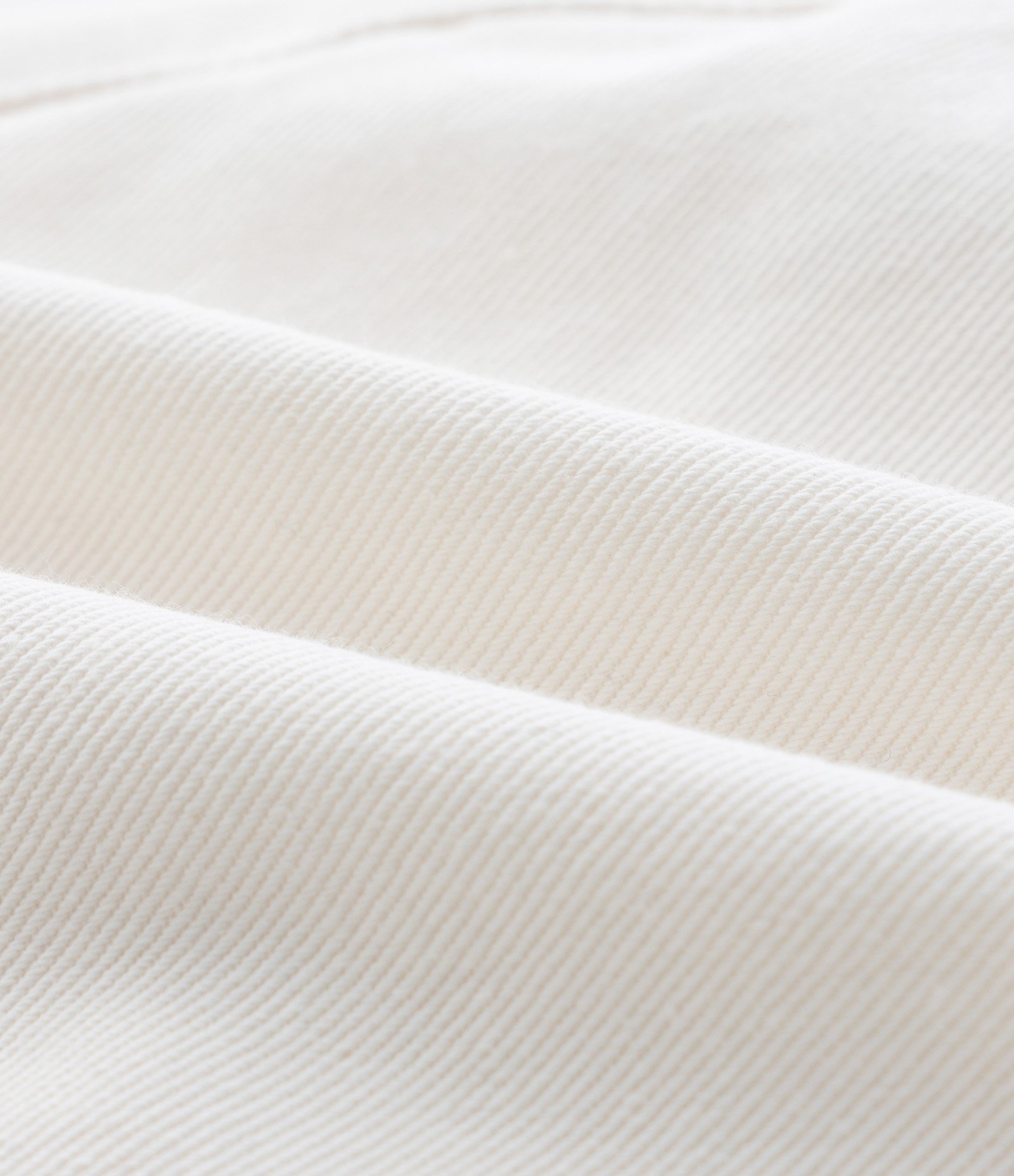 Short Mom em Sarja com Bordado Contrastante e Barra Dobrada Curve & Plus Size Off White 7