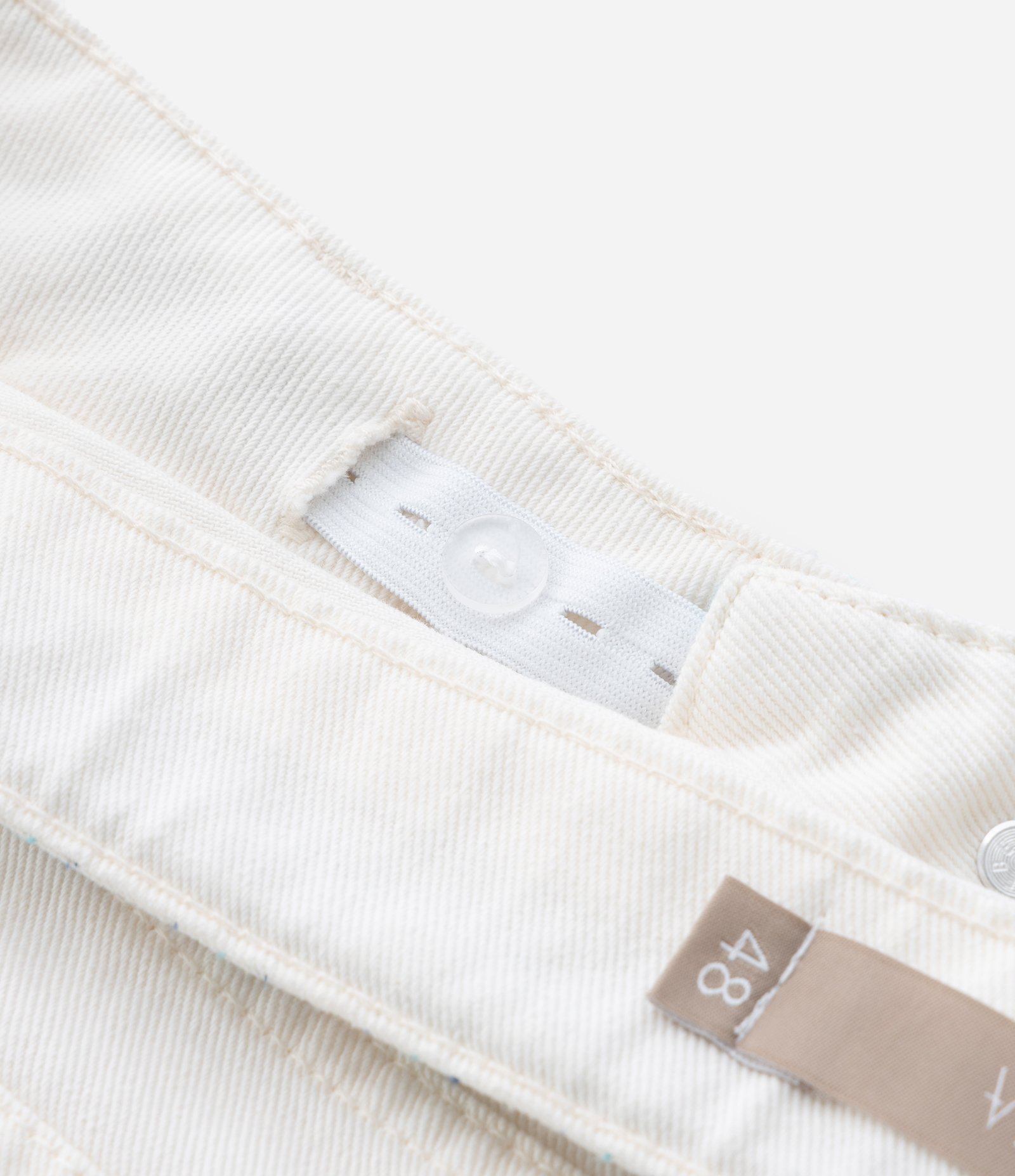 Short Mom em Sarja com Bordado Contrastante e Barra Dobrada Curve & Plus Size Off White 8