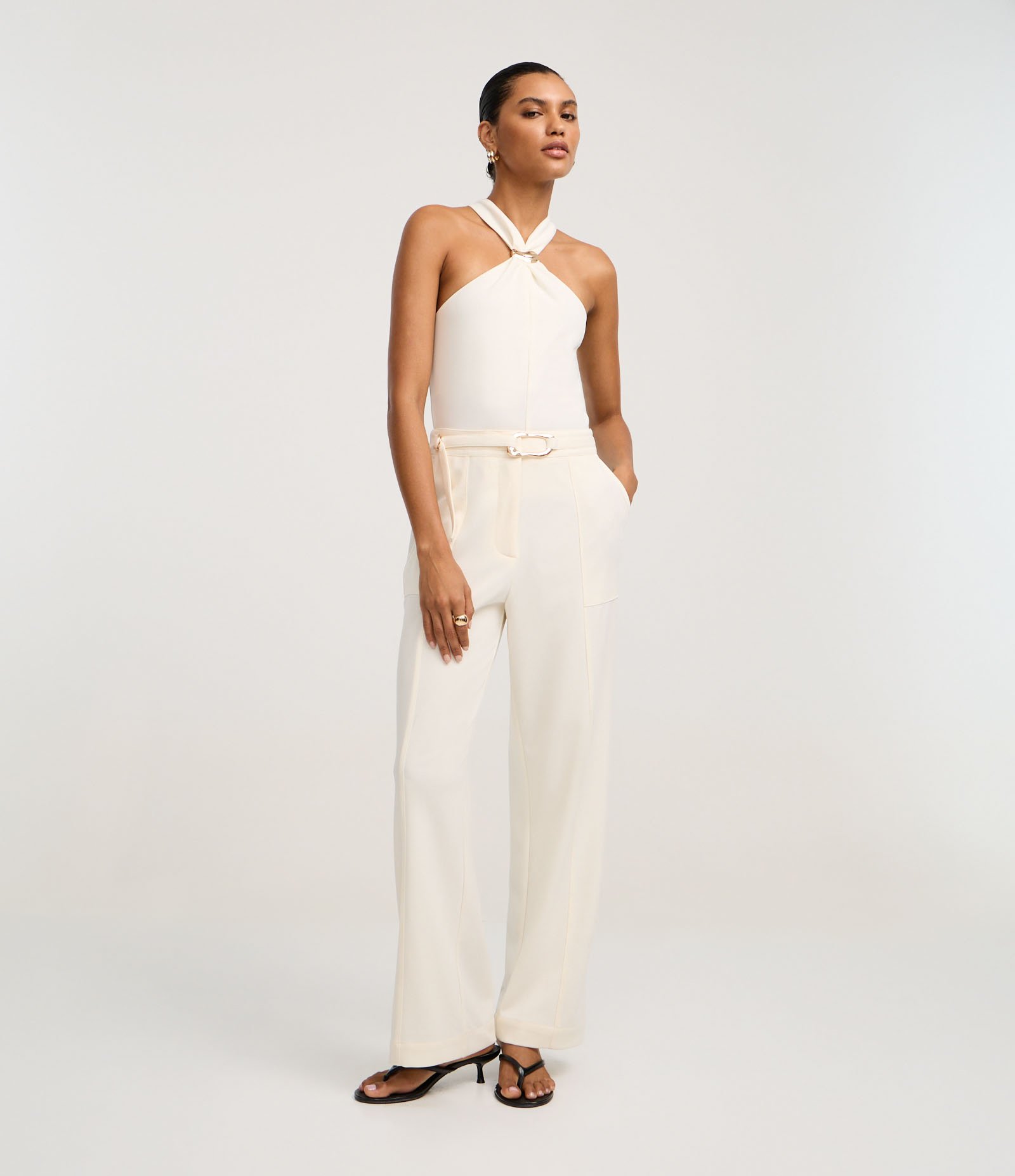 Blusa em Crepe com Aviamento e Franzido na Gola Halter Off White 2