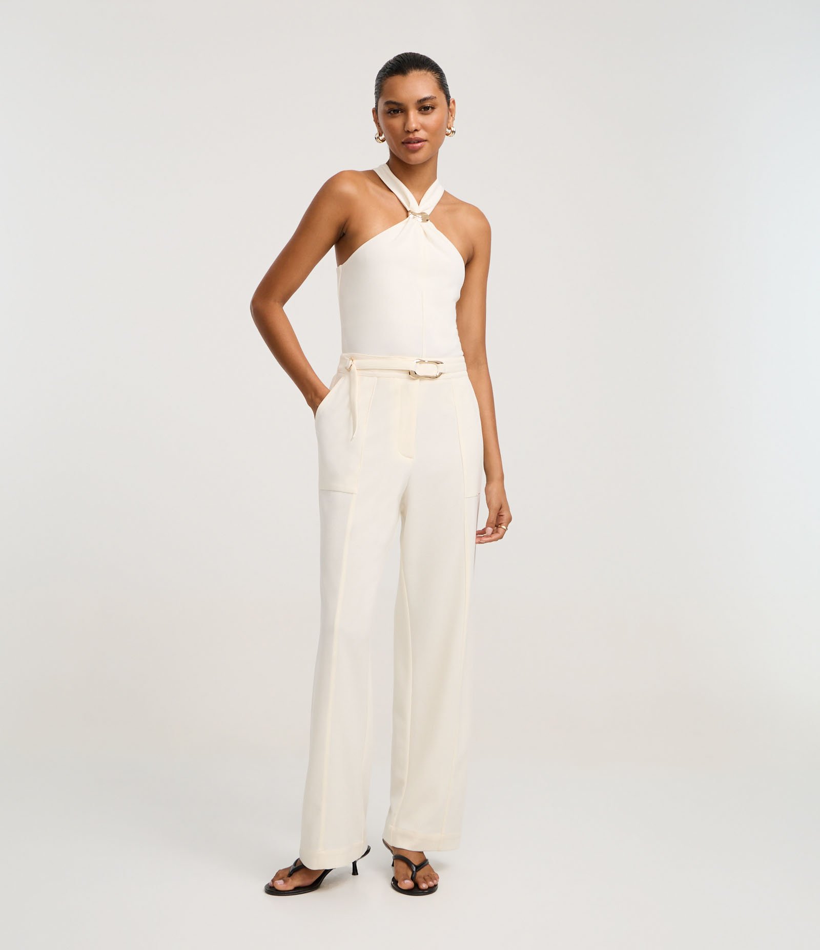 Calça Reta em Crepe com Cinto e Fivela Branco 1